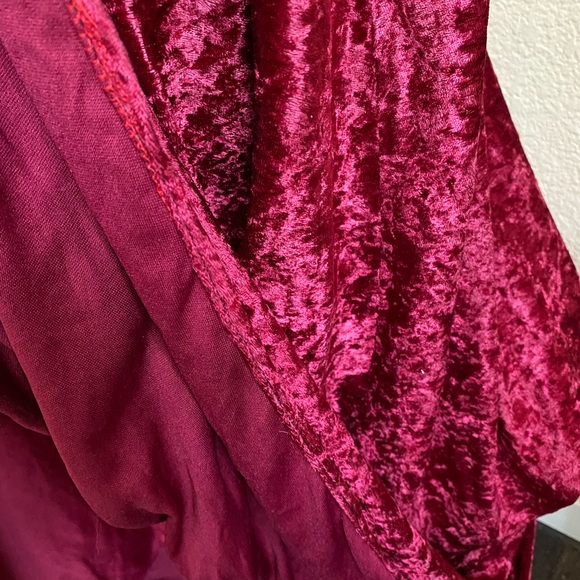 SOLD!!! Red velvet full length cape! 👑 - Picture 6 of 9